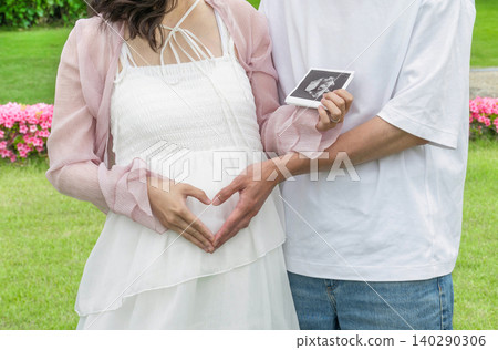 Maternity photo image Maternity photo image 140290306
