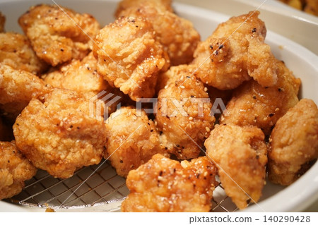 Fried chicken  140290428