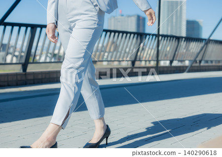 business woman commuting business woman commuting 140290618