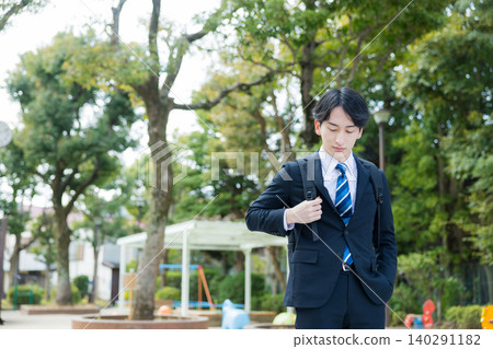 Walking businessman Walking businessman 140291182