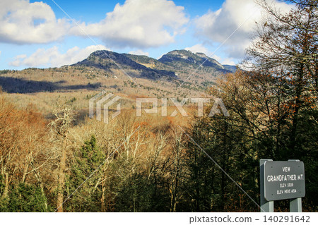 Grandfather Mountain in Autumn, North Carolina 140291642