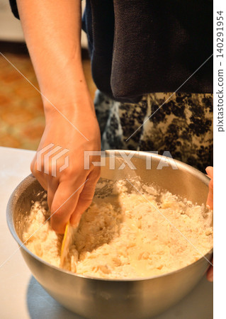 A woman to cook A woman to cook 140291954