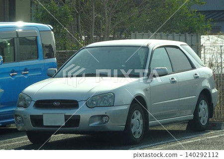 汽車停在停車場 汽車停在停車場 140292112