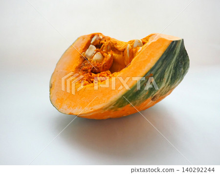 Cut pumpkin 140292244