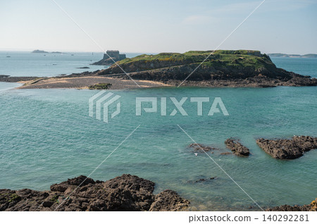 View of the beach of Saint-Malo, France View of the beach of Saint-Malo, France 140292281