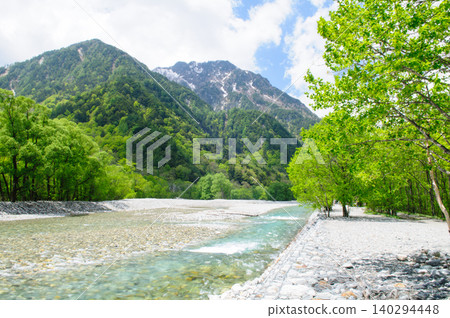 Fresh greenery viewed from the Azusa River in Kamikochi, Matsumoto City, Nagano Prefecture Fresh greenery viewed from the Azusa River in Kamikochi, Matsumoto City, Nagano Prefecture 140294448