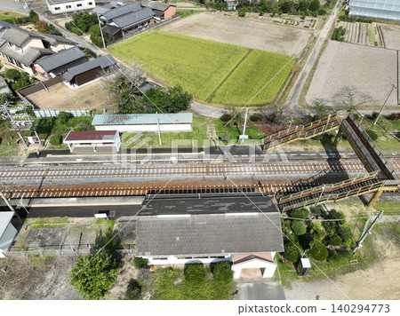 [Aerial view] Shioiri Station on the Dosan Line, Mannō Town, Kagawa Prefecture 140294773