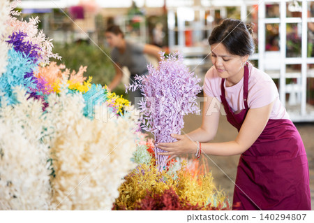 Portrait of female flower market seller with bouquets ruscus italie of flowers 140294807