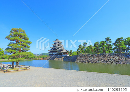Scenery of National Treasure Matsumoto Castle, Matsumoto City, Nagano Prefecture 140295395