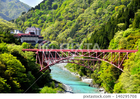 宇奈月溫泉、新山彥橋及黑部川地區景色（富山縣黑部市）[2026年5月] 140295708