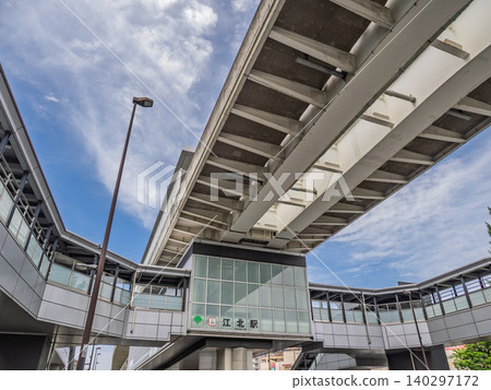 港北站大廳與高架鐵路軌道交會的城市空間。 港北站大廳與高架鐵路軌道交會的城市空間。 140297172