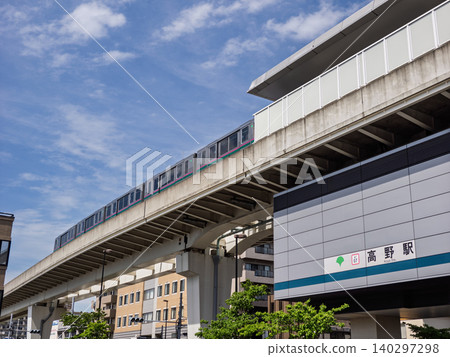 The exterior wall of the platform and the train at Takano Station on the Nippori-Toneri Liner. The exterior wall of the platform and the train at Takano Station on the Nippori-Toneri Liner. 140297298