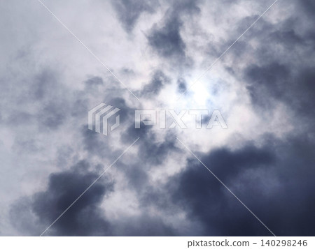 Sunlight shining through the gaps in the dark clouds Sunlight shining through the gaps in the dark clouds 140298246