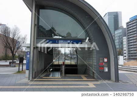 The stylish exterior of Naniwabashi Station on the Keihan Nakanoshima Line reflects the Central Public Hall. The stylish exterior of Naniwabashi Station on the Keihan Nakanoshima Line reflects the Central Public Hall. 140298750