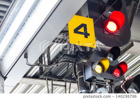 Image of railway operation management (red signal for departure and light-arranged shunting signal) 140298786