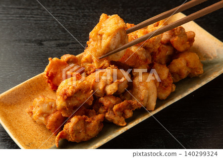 Deep-fried chicken 140299324