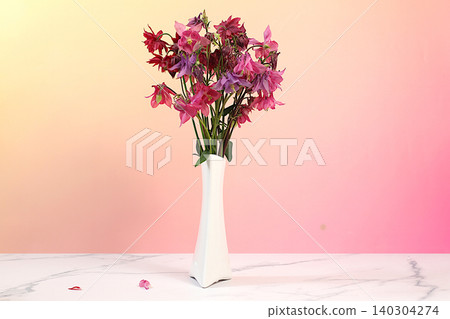 Concept of minimalist modern aesthetics and elegant beauty.Beautiful summer banner with columbine of blooming daisies, a design template, and a display stand. Abstract floral arrangement Concept of minimalist modern aesthetics and elegant beauty.Beautiful summer banner with columbine of blooming daisies, a design template, and a display stand. Abstract floral arrangement 140304274