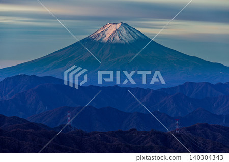 Mt. Fuji at dawn seen from Mt. Daibosatsu Mt. Fuji at dawn seen from Mt. Daibosatsu 140304343