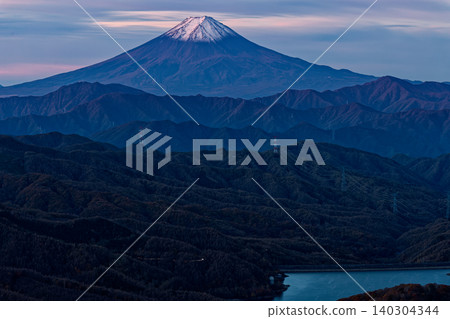 從大房松山看到的黎明時分的富士山 140304344
