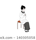 一位身穿傳統日式圍裙的女子正在休息——這是一張日式咖啡館的照片。 140305058