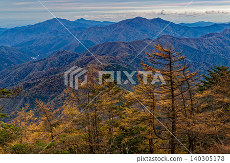 從大菩薩峠眺望奧多摩三峰 140305178
