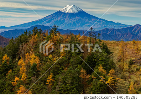 從大寶札峠和妙顯之魂看到的御宅無嶽和富士山。 從大寶札峠和妙顯之魂看到的御宅無嶽和富士山。 140305283