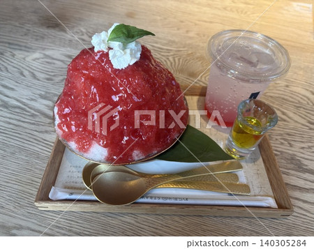 A summer treat: Luxurious shaved ice made with plenty of "Kotoka," a premium strawberry from Nara. A summer treat: Luxurious shaved ice made with plenty of "Kotoka," a premium strawberry from Nara. 140305284