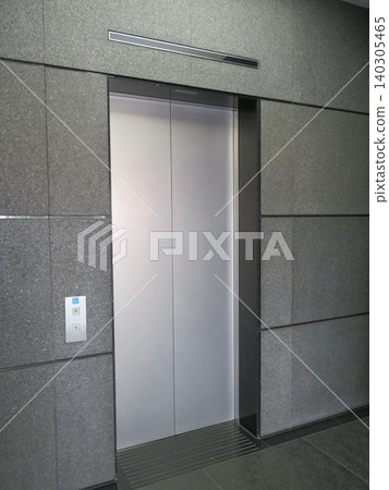 Elevator door 140305465
