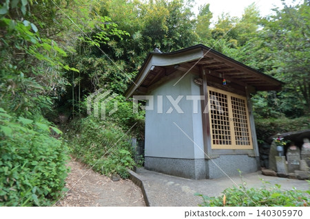 Shrine and Jizo statue on the hiking trail at Kuragari Pass (Ikoma City, Nara Prefecture) 140305970