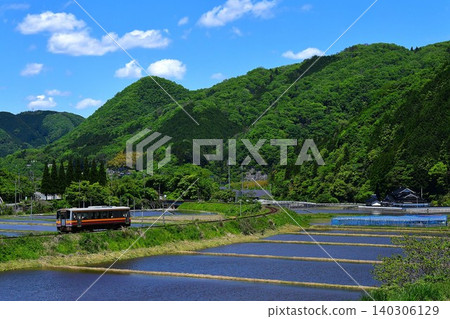 JR Geibi Line local train JR Geibi Line local train 140306129