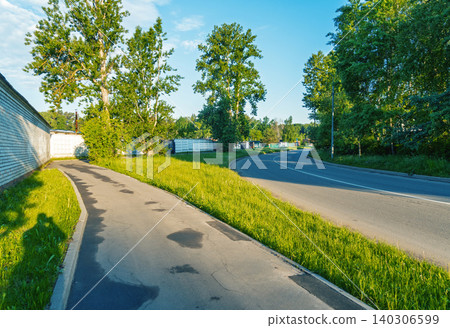 Quiet suburban road with bike path and green trees at golden hour Quiet suburban road with bike path and green trees at golden hour 140306599