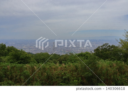 從志木生駒天際線全景觀景台上眺望大阪（奈良縣和大阪府的交界處）。 140306618