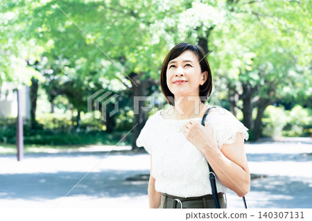 middle-aged women commuting to work 140307131