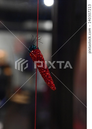 辣椒裝飾品,用於懸掛人頭像:桃花節的吉祥工藝品。 辣椒裝飾品,用於懸掛人頭像:桃花節的吉祥工藝品。 140307213
