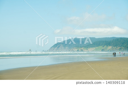 Haystack Rock on Oregon coast, Canon Beach Haystack Rock on Oregon coast, Canon Beach 140309118