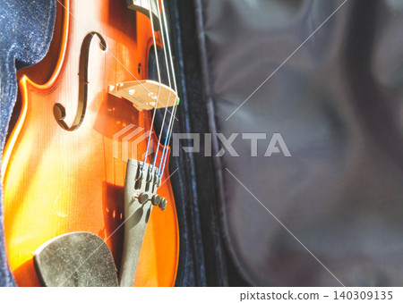 A violin in its case close-up A violin in its case close-up 140309135