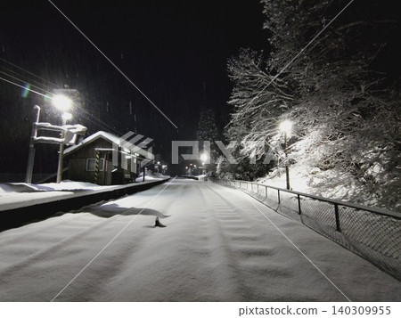 Inbi Line Nagi Station suspended due to snowfall. Inbi Line Nagi Station suspended due to snowfall. 140309955