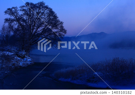 Winter scenery of the Kitakami River Winter scenery of the Kitakami River 140310182