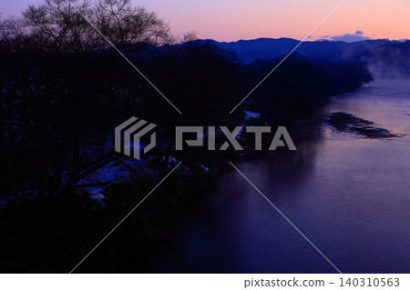 The Kitakami River on a cold winter morning The Kitakami River on a cold winter morning 140310563