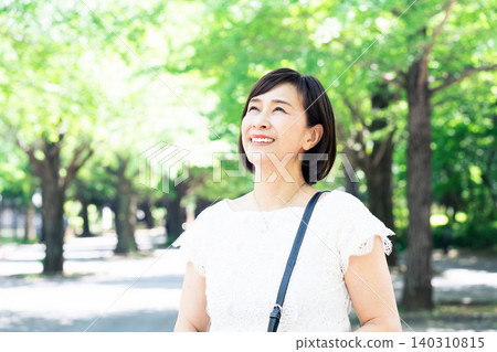 middle-aged women commuting to work middle-aged women commuting to work 140310815