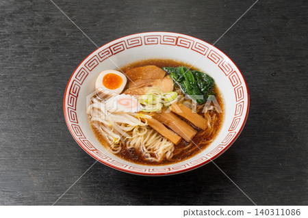 普通拉麵(醬油拉麵)-日本美食 普通拉麵(醬油拉麵)-日本美食 140311086