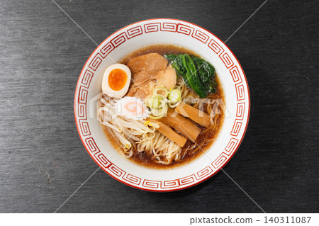 普通拉麵(醬油拉麵)-日本美食 普通拉麵(醬油拉麵)-日本美食 140311087