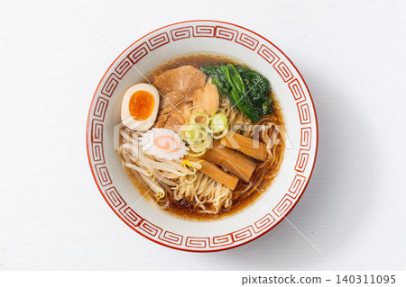 普通拉麵(醬油拉麵)-日本美食 普通拉麵(醬油拉麵)-日本美食 140311095
