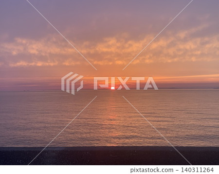 淡路島海面上的日落和晚霞景色 淡路島海面上的日落和晚霞景色 140311264