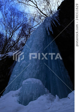 Waterside waterfall in winter Waterside waterfall in winter 140311629