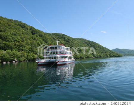 Lake Towada sightseeing boat 140312054