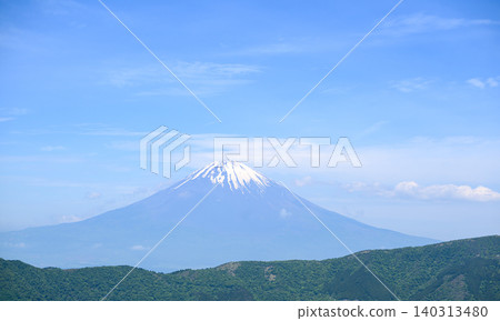 在藍天閃耀的富士山 在藍天閃耀的富士山 140313480