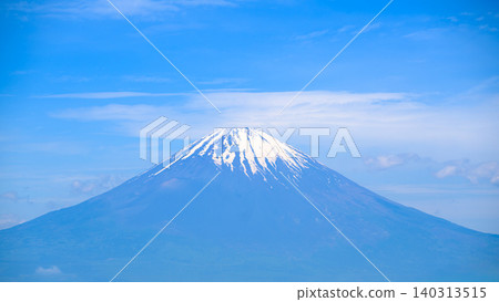 在藍天閃耀的富士山 在藍天閃耀的富士山 140313515