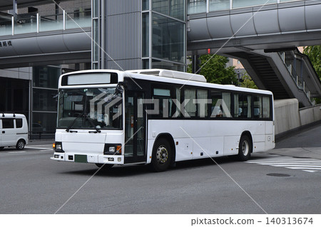 Hino Blue Ribbon, Isuzu Erga, White Hino Blue Ribbon, Isuzu Erga, White 140313674
