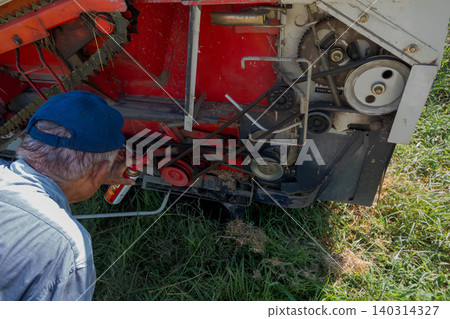 combine, combine harvester, rice harvesting 140314327